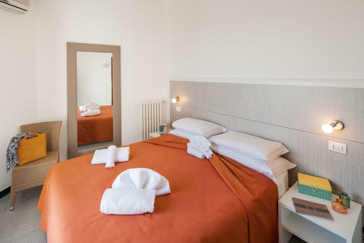 Hotel Villa Teresa Loano Kültér fotó
