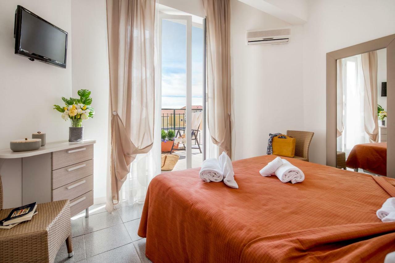 Hotel Villa Teresa Loano Kültér fotó