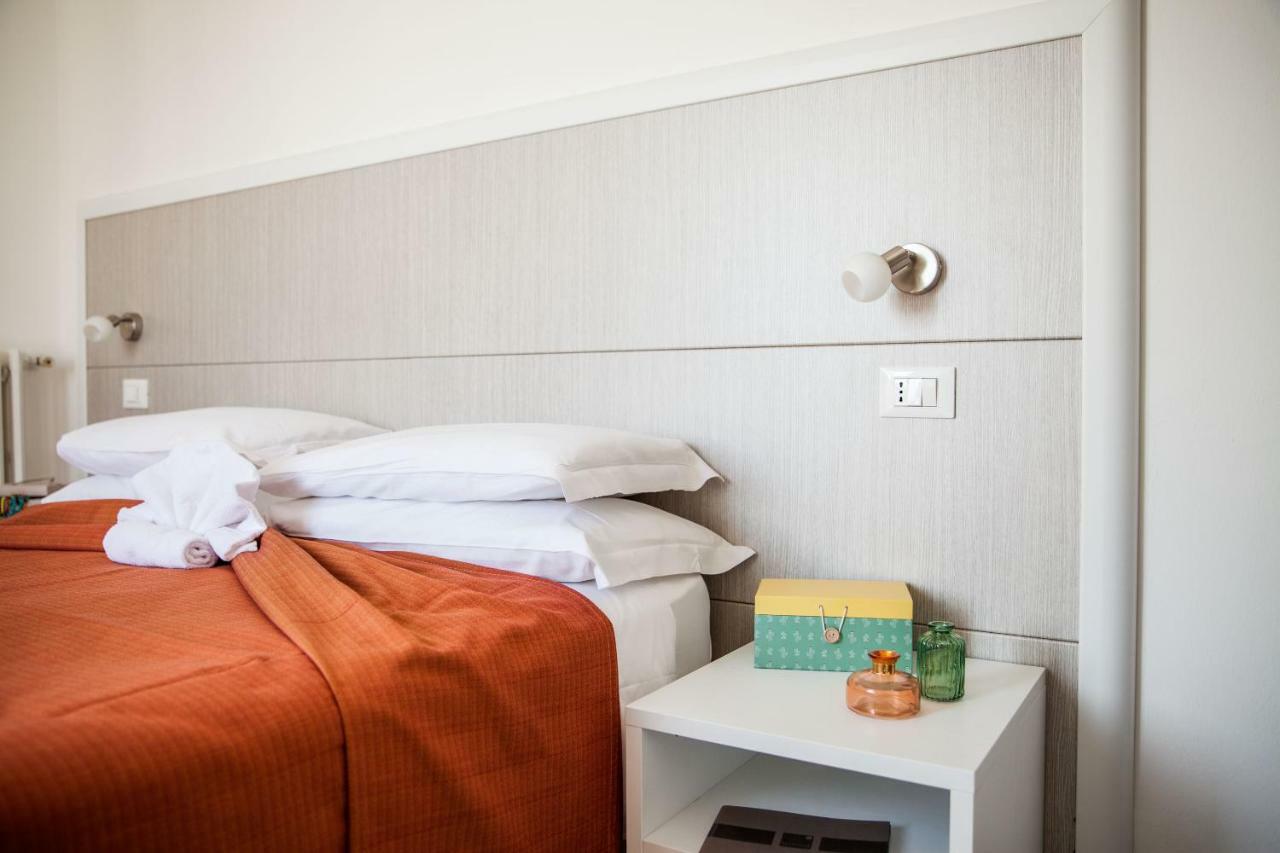 Hotel Villa Teresa Loano Kültér fotó